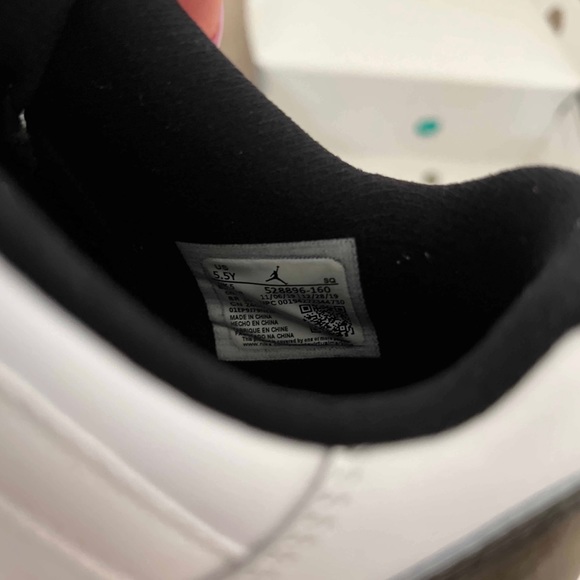 Air Jordan 11 Retro Low GS 'Concord-Bred' - Picture 6 of 9